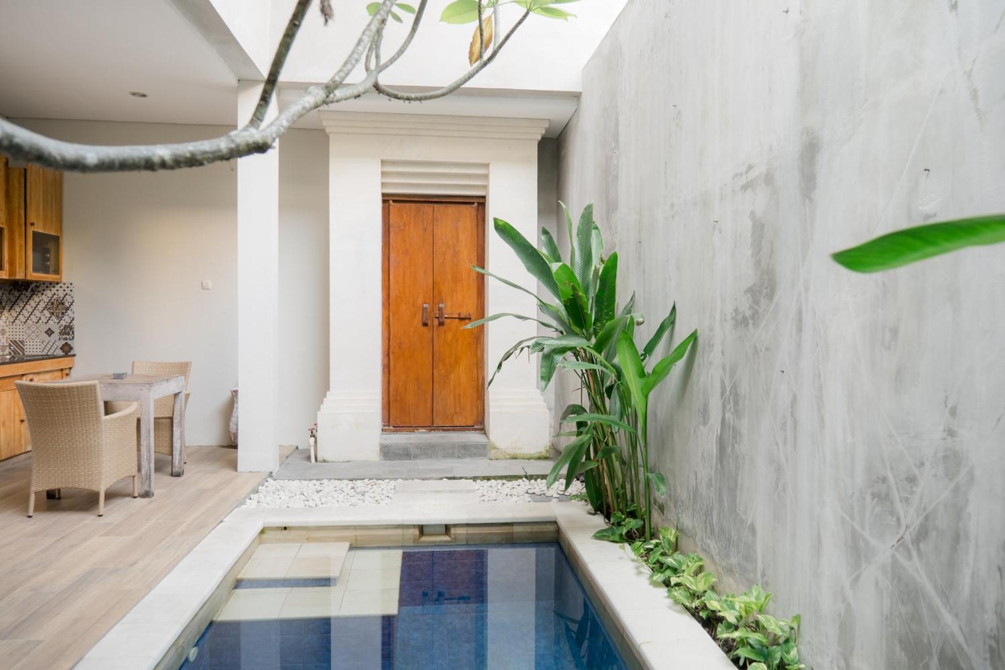 18 Suite Villa Loft At Kuta Kuta  Exterior photo