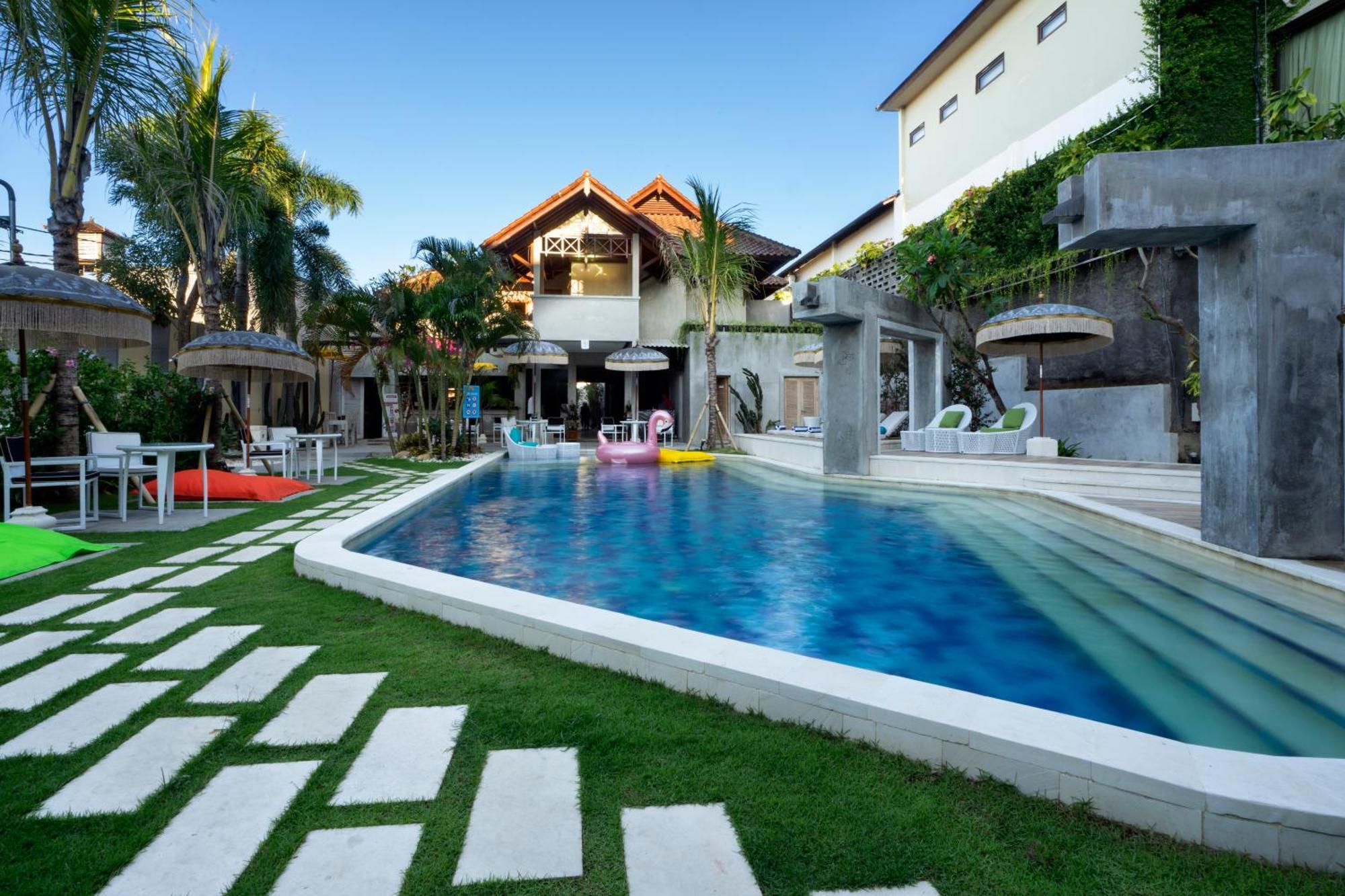18 Suite Villa Loft At Kuta Kuta  Exterior photo