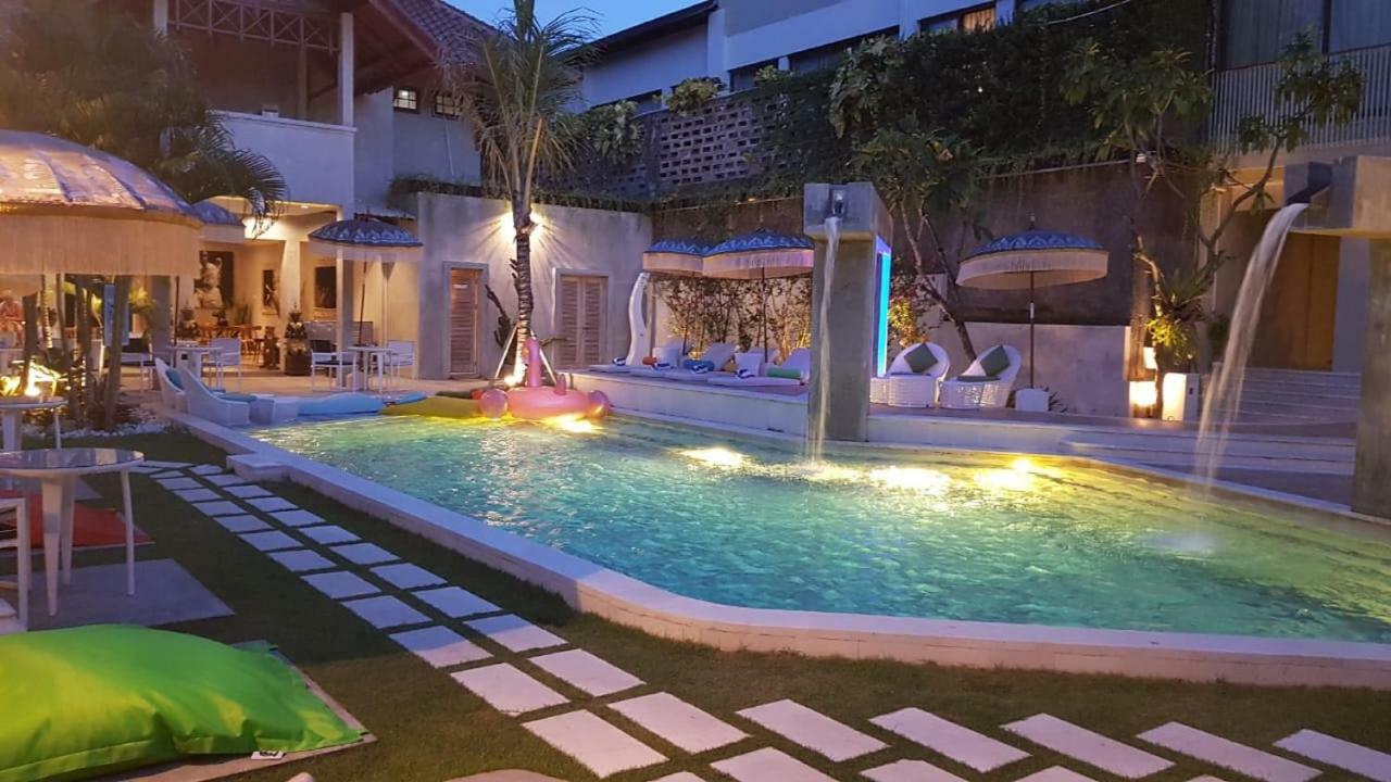 18 Suite Villa Loft At Kuta Kuta  Exterior photo
